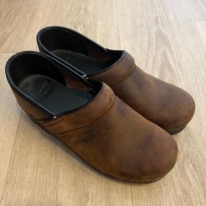 Dansko Professional Distressed Brown Leather Clogs Size 39